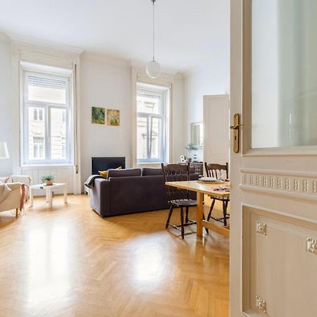 Bourgeois Elegance In The Heart Of Budapest Exterior foto